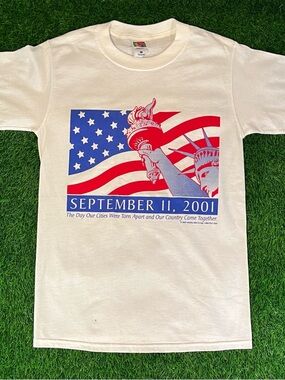 Vintage 9/11 Memorial America White T-Shirt United We Stand Mens Size Small